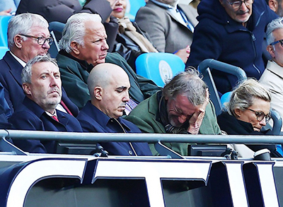 曼联总监恳请高层再宽限时日：我真心期盼球队还有翻盘之机