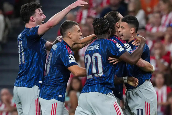 欧冠-阿森纳客场2-0击败毕包，马丁内利、特罗萨德替补互送传射