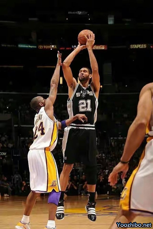 蒂姆-邓肯:NBA75大巨星榜单上的<a href=/shipin/lanqiuzhibo/spurs/ target=_blank class=infotextkey>马刺</a>传奇