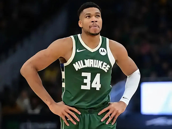 字母哥去留悬念：雄鹿困境与<a href=/shipin/lanqiuzhibo/warriors/ target=_blank class=infotextkey>勇士</a>的争夺机遇