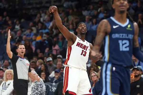 完美模仿<a href=/shipin/lanqiuzhibo/warriors/ target=_blank class=infotextkey>勇士</a>库里，热火队阿德巴约首节连中4记三分带队击败灰熊